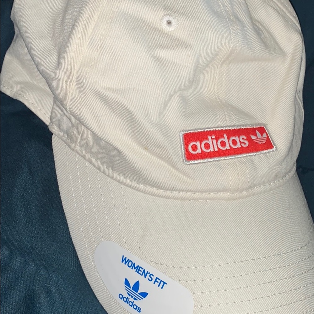 Women’s Adidas Strapback hat (NWT)